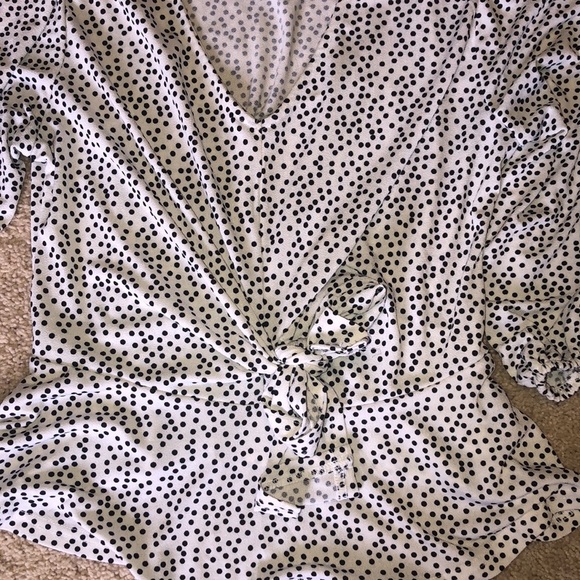 Fifty Street Black and White tie blouse size large - Picture 2 of 5